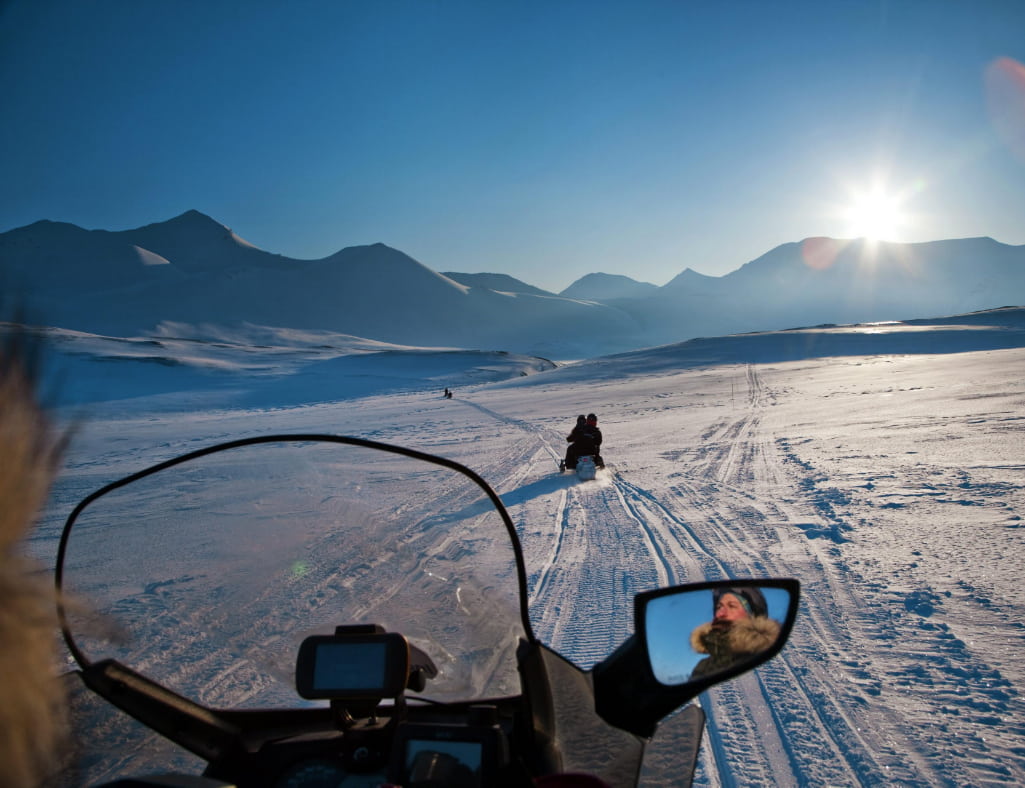 Blick vom fahrenden Schneemobil