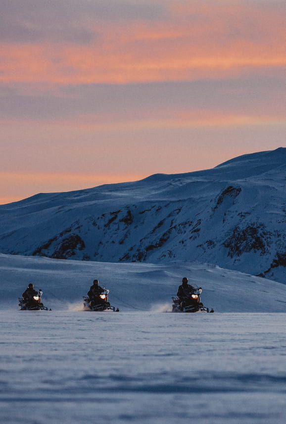 Schneemobile Dämmerung