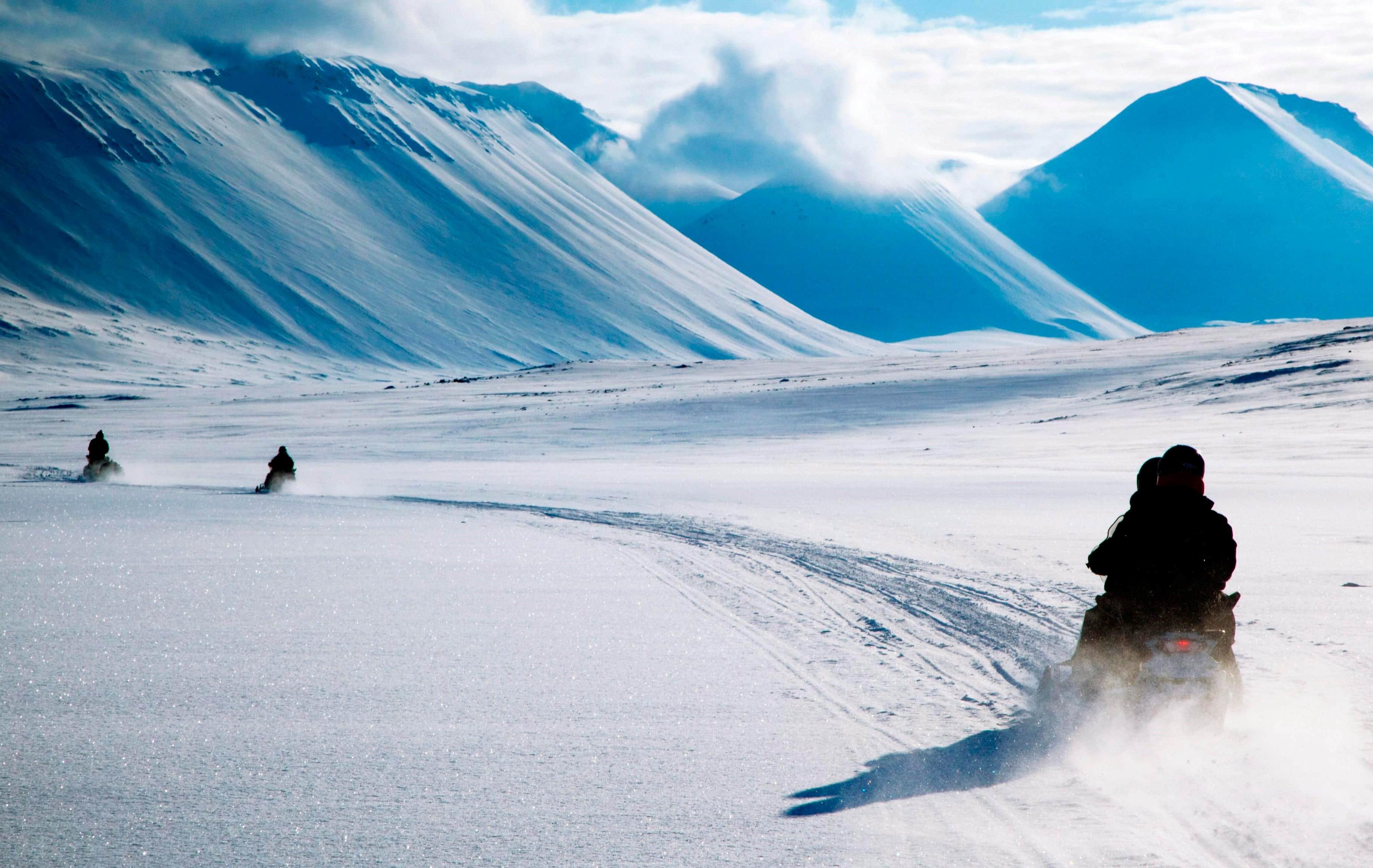 Arktis Tours Grenzgang im Eis: Snowmobil-Expedition West-Spitzbergen - Schneemobile in Spitzbergen