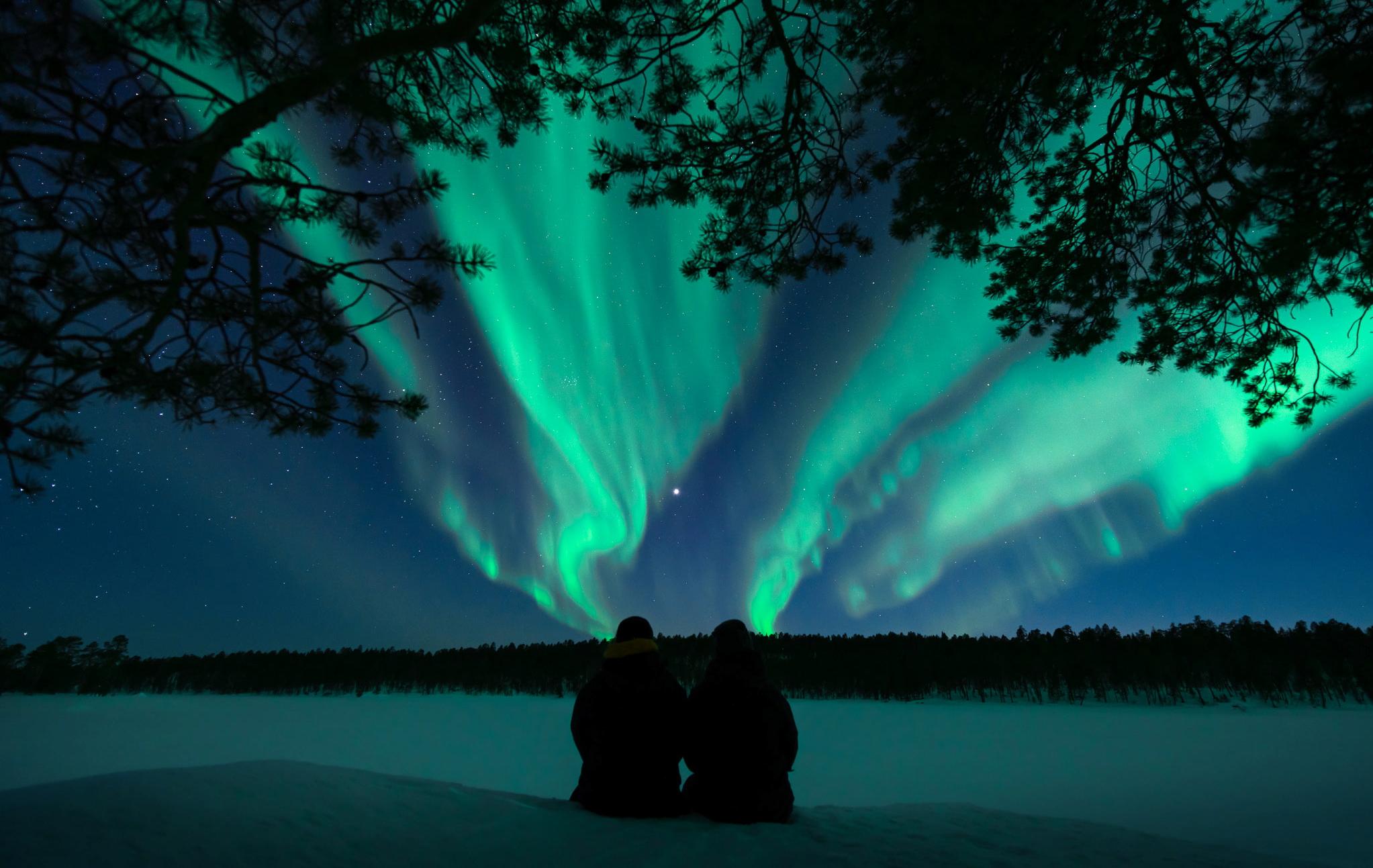 Arktis Tours Stille aus Eis & Schnee - Jávri Lodge Winterexklusiv Polarlicht