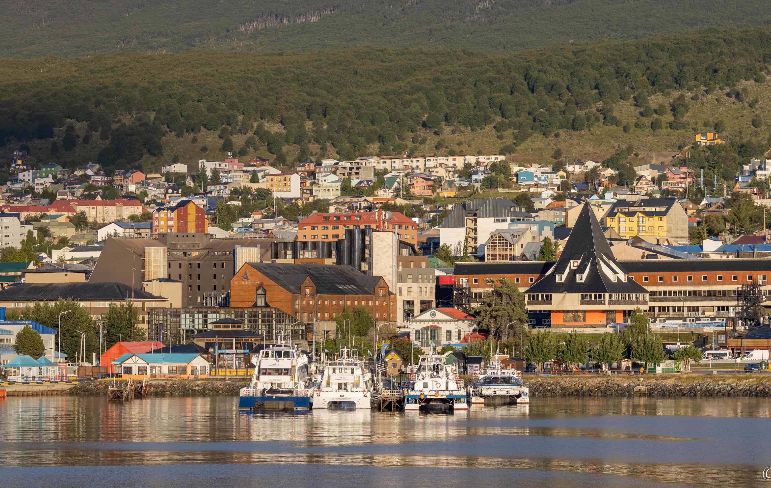 Arktis Tours Antarktis Entdecken & Kennenlernen Expeditionskreuzfahrt Ushuaia