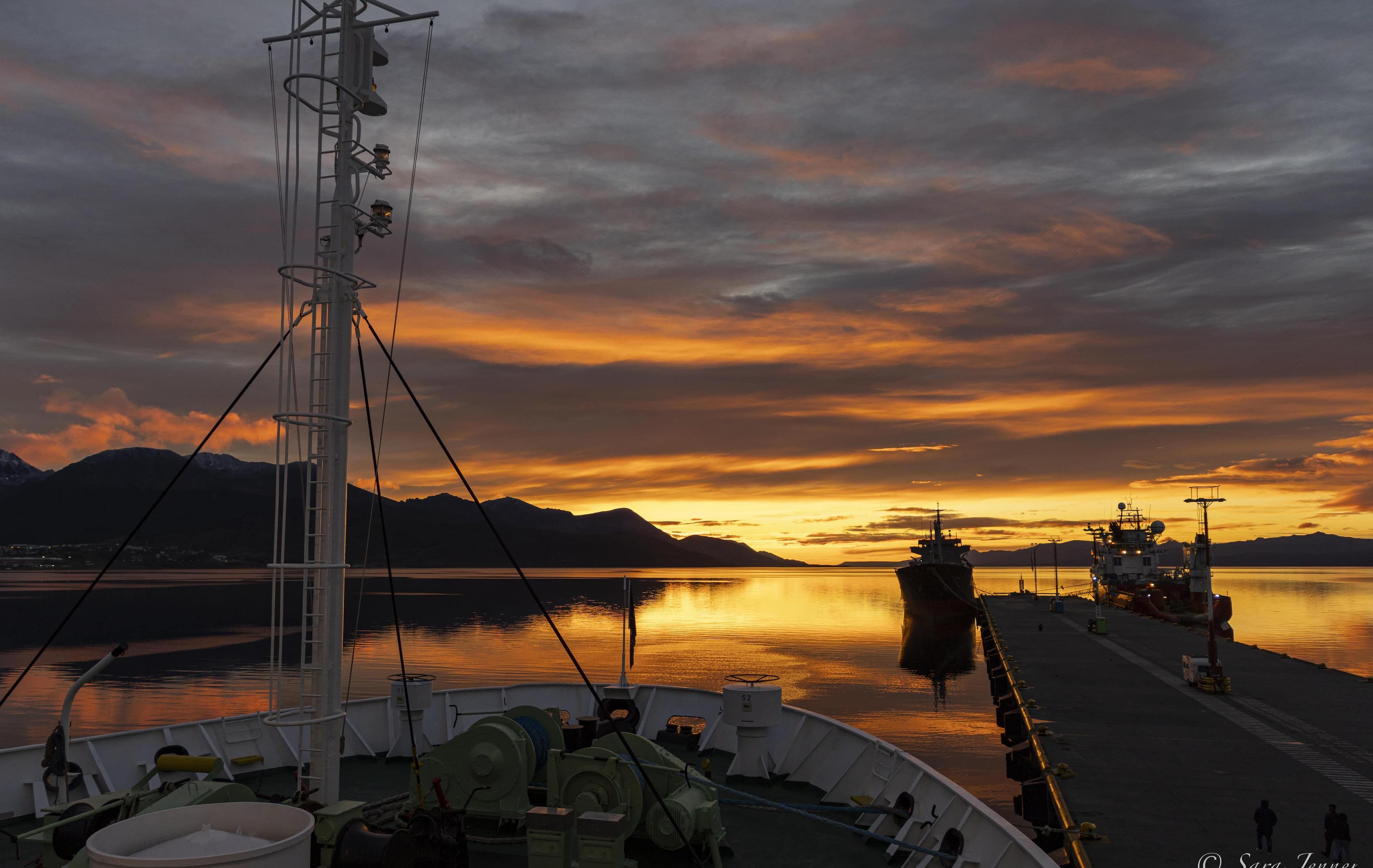 Arktis Tours - Basecamp-Antarktis: Aktivexpedition ins ewige Eis - Fahrt durch den Beagle Kanal