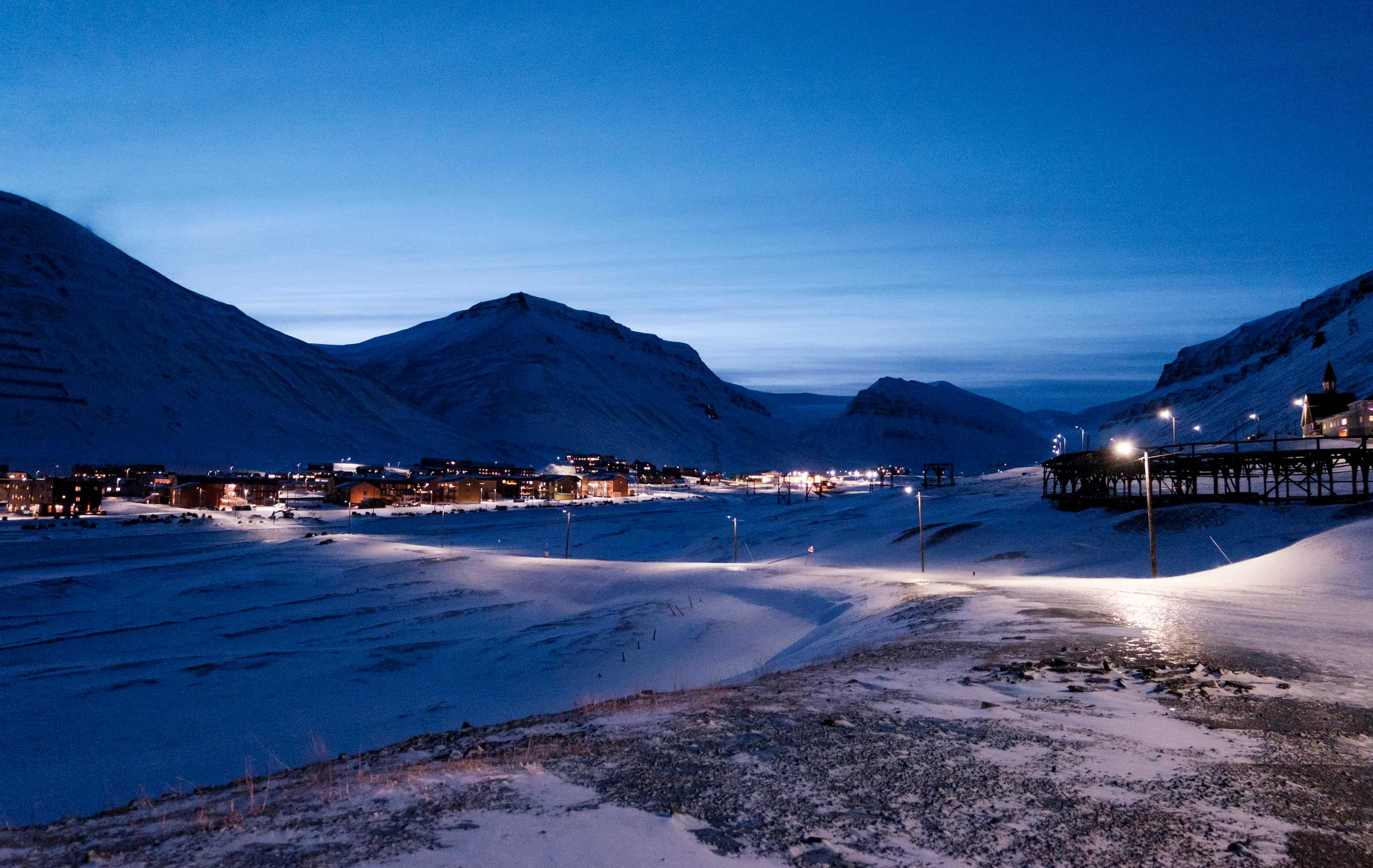 Arktis Tours Jenseits des Lichts: Polarnacht auf Spitzbergen - Longyearbyen in der Polarnacht