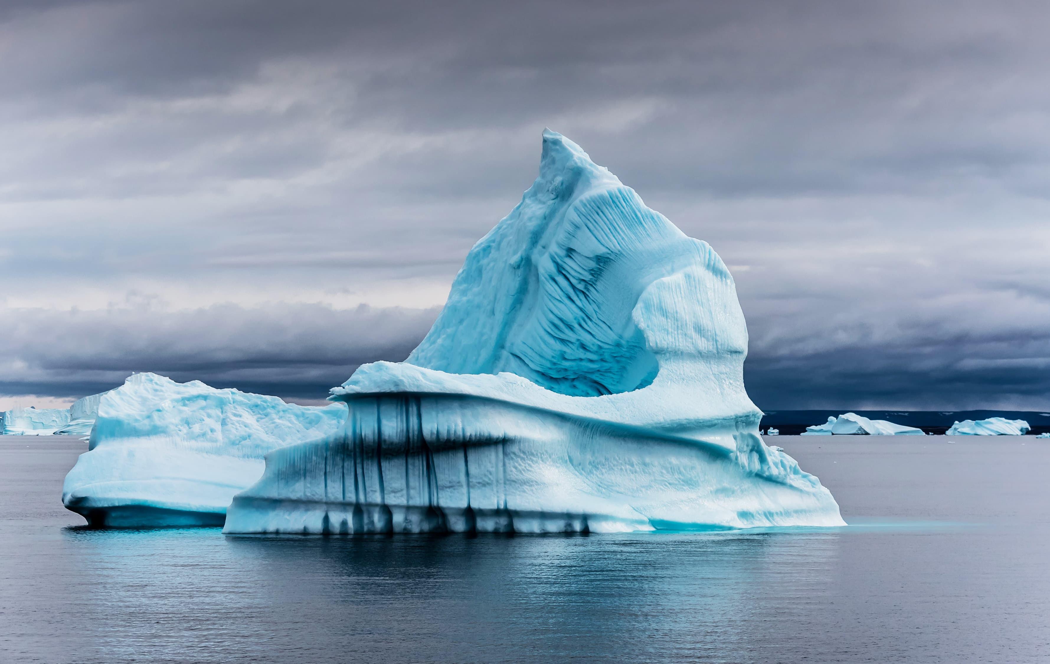 Arktis Tours Alfred Wegener Route - Grönland Expedition Eisberg