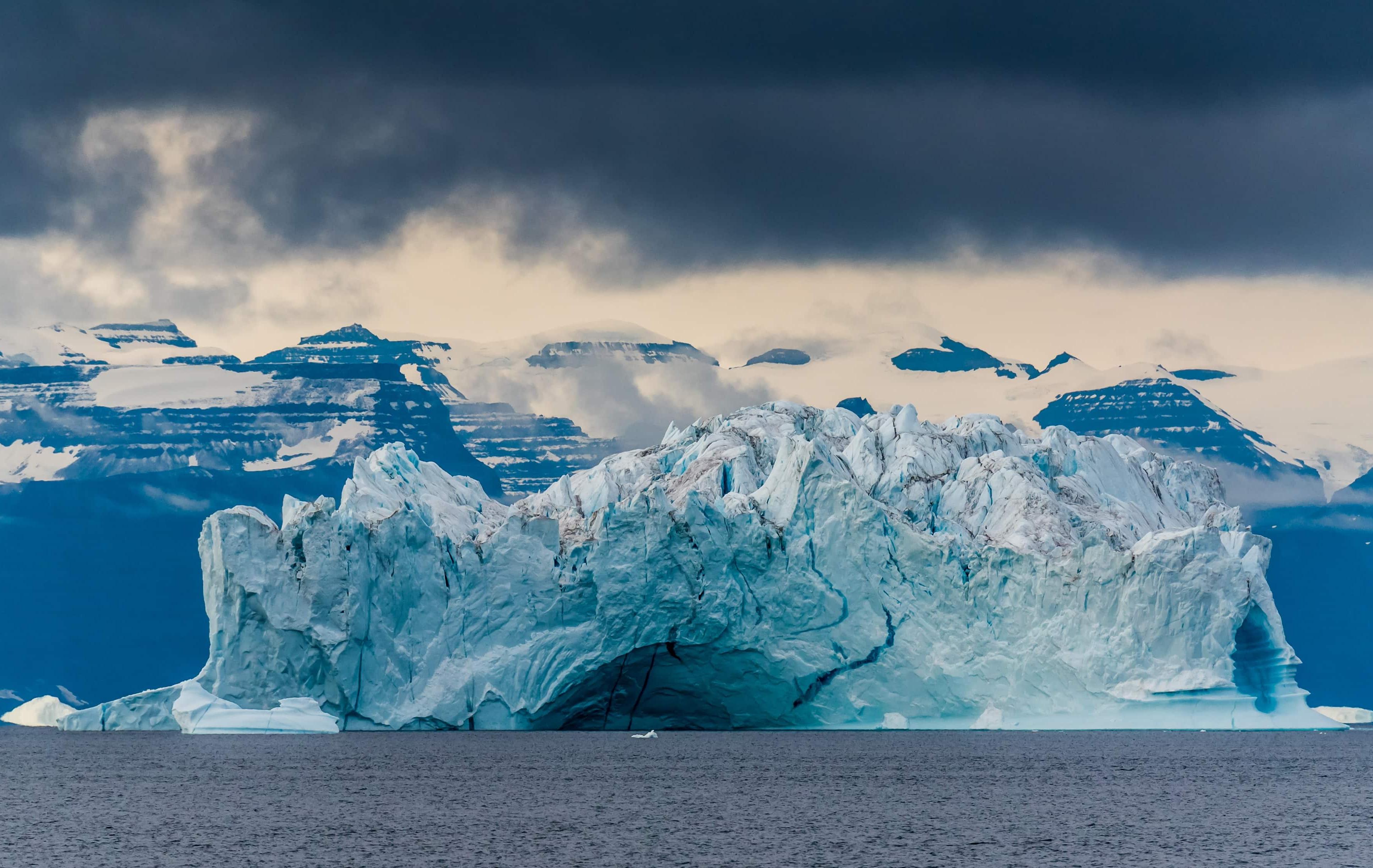 Mitternachtssonne & Walgesang in der Diskobucht - Eisberg