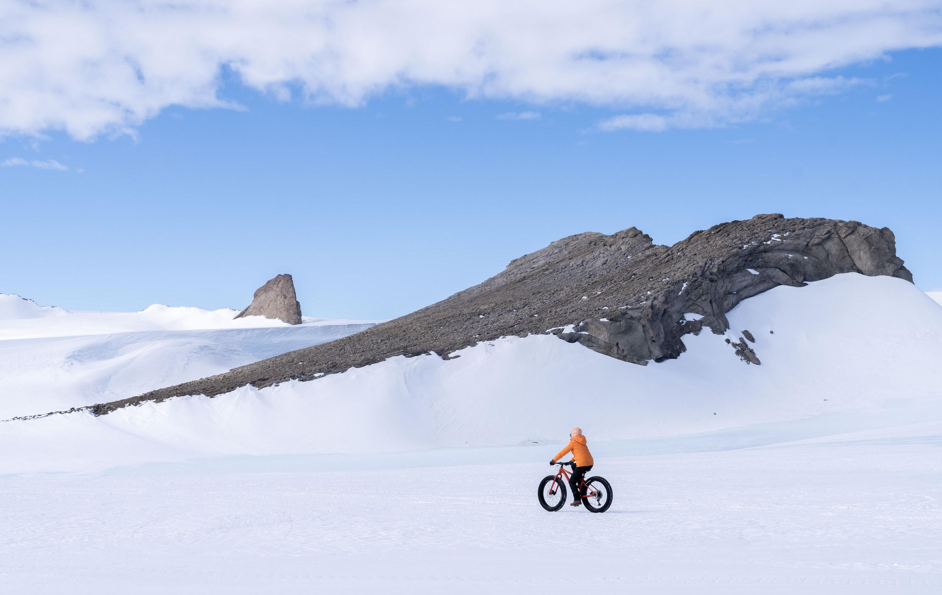 Arktis Tours - Südpol in Sicht: Antarktisreise de Luxe - Ebike Fahrt im Schnee der Antarktis
