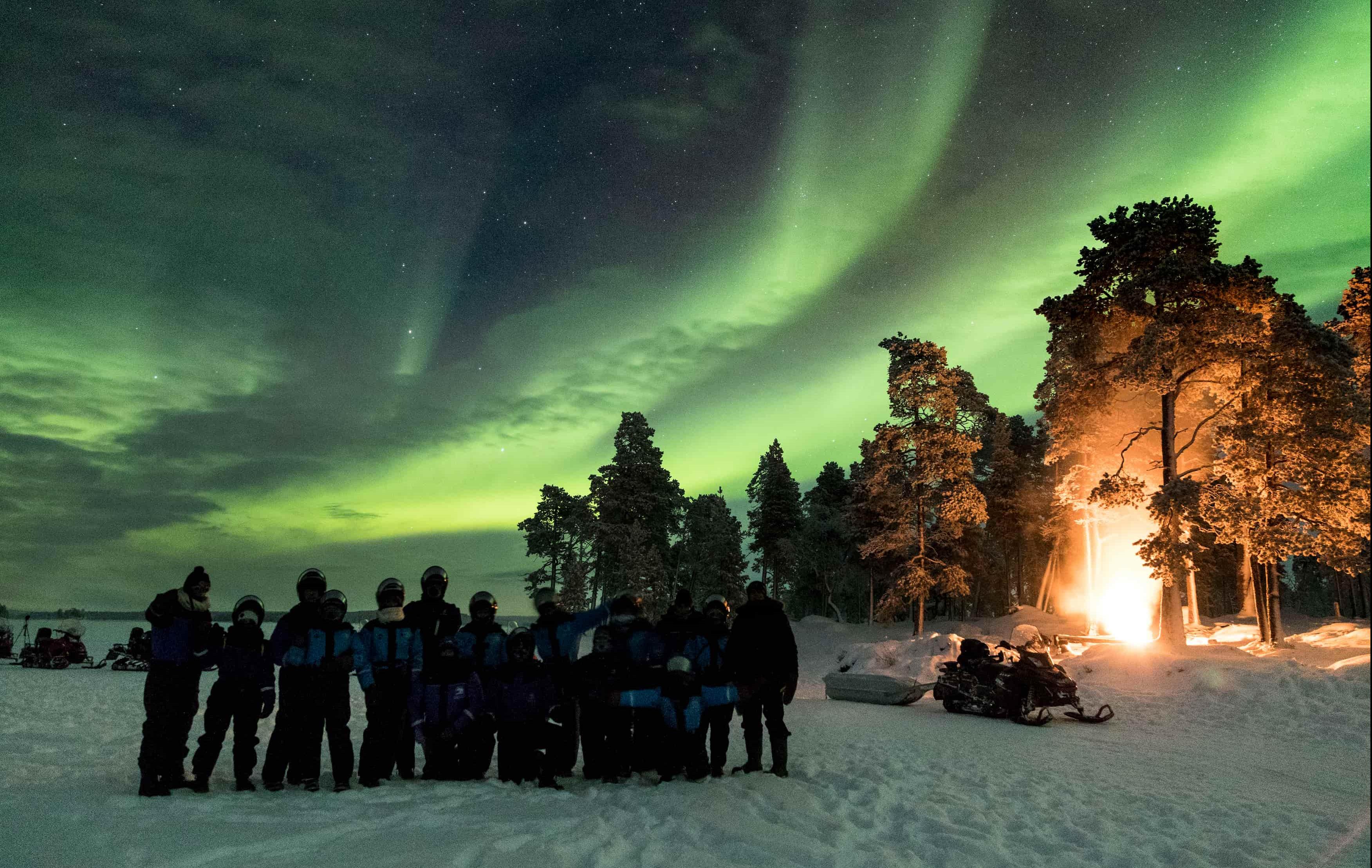 Arktis Tours Wilderness Hotel Muotka Schneemobil Tour Polarlicht