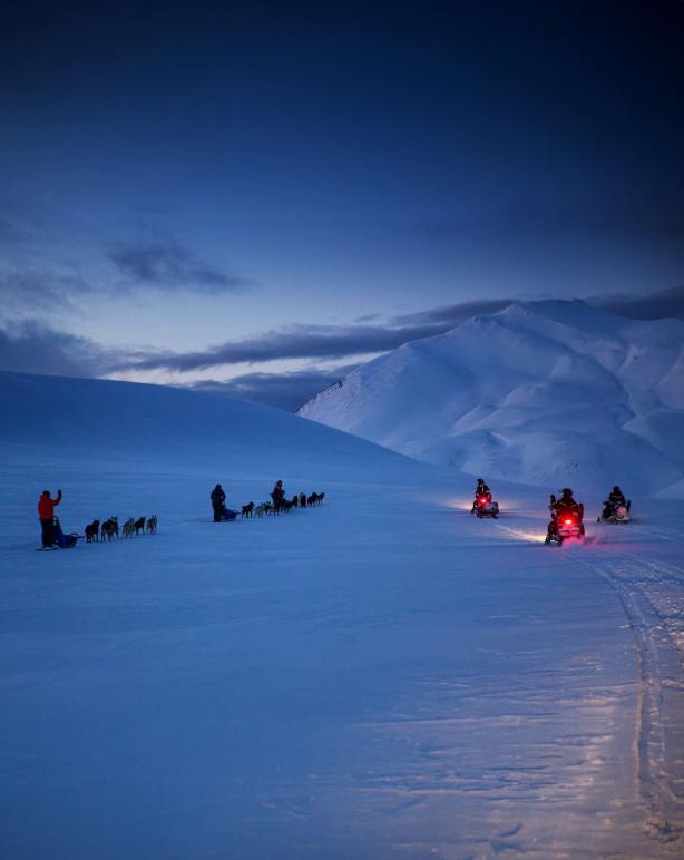 Grenzgang im Eis: Snowmobil-Expedition West-Spitzbergen